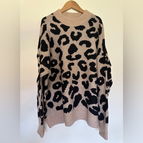 Adora |  Sweater Womens | Sz Small | Leopard Print | Fall - Picture 1 of 5